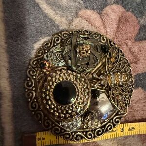 Gold bumble bee feature on this belt buckle 2 1/2 x 3 1/2 fits 1 1/2 size belt